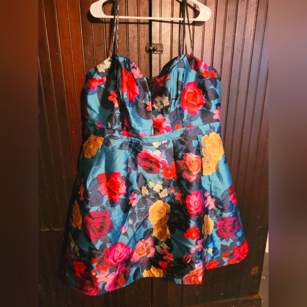 Floral strapless city chic size 22 dress